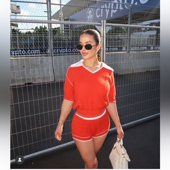 Guest In Residence Set - Picture 5 of 6